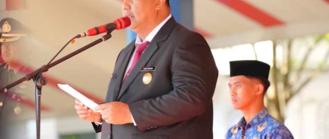 Bupati Maros Chaidir Syam saat memimpin upacara peringatan Hari Lahir Pancasila tingkat Kabupaten Maros di Lapangan Pallantikang, Kantor Bupati Maros, Senin 1 Juni 2026