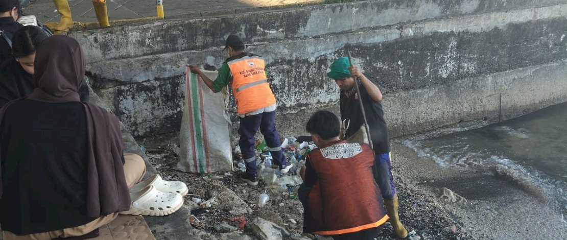 Viral Sampah Menumpuk di Pantai Losari, Kecamatan Ujung Pandang Bergerak Cepat Bersihkan Pesisir