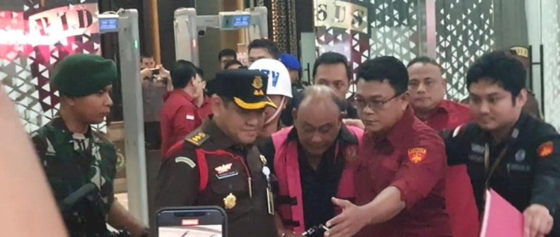 Eks Kepala BGN, Dadan Hindayana, ditangkap Kejagung karena diduga melakukan korupsi di program MBG.