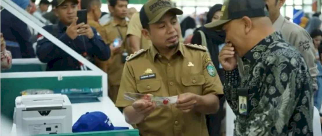 Antusias Warga Membludak, Wali Kota Parepare Buka Layanan Tukar Uang Baru Jelang Lebaran