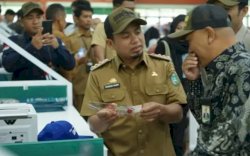 Antusias Warga Membludak, Wali Kota Parepare Buka Layanan Tukar Uang Baru Jelang Lebaran