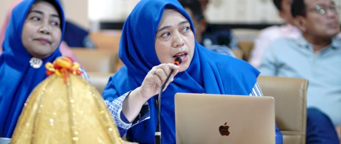 Kepala Dinas Pengendalian Penduduk dan Keluarga Berencana Kabupaten Jeneponto St. Meriam, dalam Rapat Koordinasi Percepatan Penurunan Stunting yang dipimpin langsung oleh Bupati Jeneponto, Paris Yasir, di Ruang Rapat Bupati Jeneponto, Jumat, 5 Juni 2026.