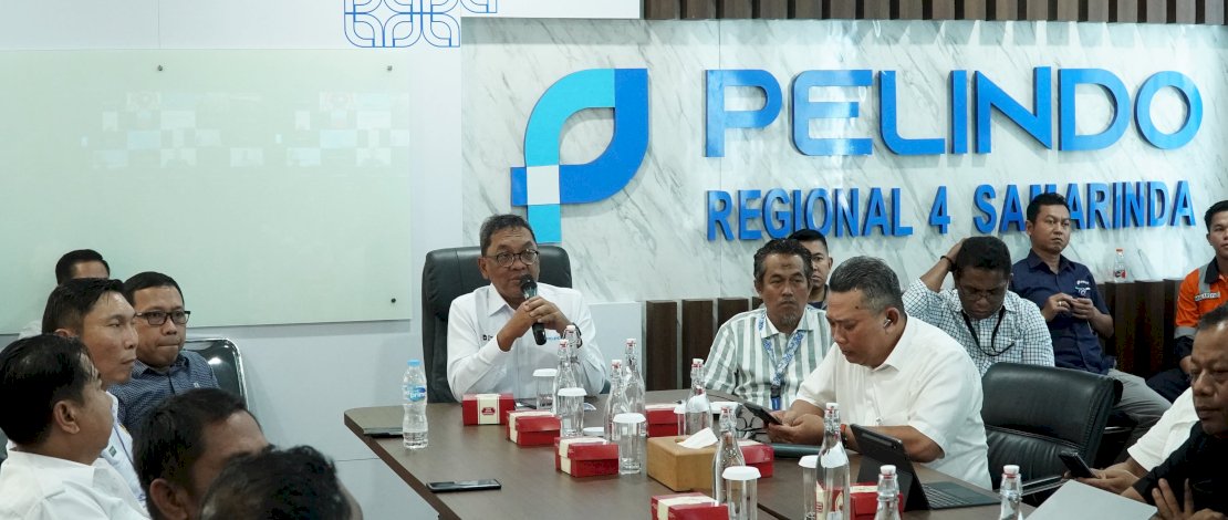 Direktur Operasi PT Pelabuhan Indonesia (Persero), Prasetyadi, dalam kegiatan Arahan Strategis Keselamatan Pemanduan, Triase dan Transformasi yang diikuti oleh para perwira pandu juga turut hadir Direktur Operasi dan teknik PJM, Edward D. P. Napitupulu, Senior Vice President (SVP) Pelayanan Kapal PJM, SVP K3 PJM, Senior Manager (SM) Wilayah 4 PJM, General Manager (GM) Regional 4 cabang  Balikpapan, di Samarinda, Kalimantan Timur, Rabu, 3 Juni 2026.