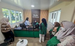 Mahasiswa Jurnalistik UIN Alauddin Belajar dan Praktik Siaran Radio di Raz FM Makassar