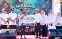 Gubernur Sulsel Serahkan Bantuan Keuangan Rp15 Miliar untuk Kepulauan Selayar