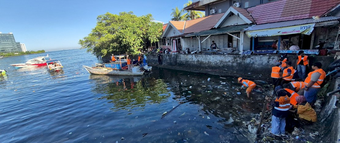 Peringati HLH 2026, Kecamatan Ujung Pandang Angkut 108 Kilogram Sampah dari Laut dan Pesisir Losari