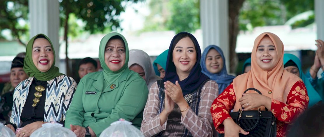 Ketua Tim Penggerak PKK sekaligus Penasehat Himpunan Lansia Sayang Bunda Kabupaten Bantaeng, Gunya Paramasukhaputri, menghadiri Peringatan Hari Lansia Nasional Kabupaten Bantaeng ke-30, yang digelar di Tribun Pantai Seruni, Kabupaten Bantaeng, Senin, 8 Juni 2026.
