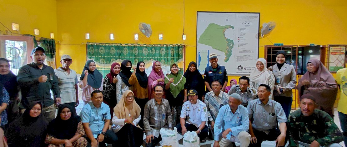 Pantau Distribusi Beras Bantuan, Pimwil BULOG Sulselbar Temui Langsung Penerima Manfaat di Desa Amassangang