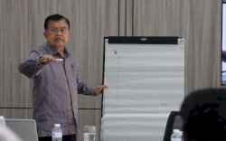Jusuf Kalla: Krisis Ekonomi dan Politik Tidak Bisa Dipisahkan, Universitas Harus Hadir Memberikan Solusi