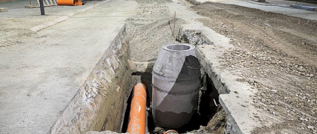 Tim verifikasi Bappeda Kota Makassar melakukan pengecekan kondisi jalan dan saluran drainase di wilayah Kecamatan Manggala, Rabu 15 April 2026, sebagai bagian penilaian usulan pembangunan infrastruktur