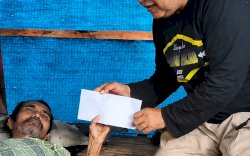 Gubernur Sulsel Bantu Dg Sangkala, Warga Jeneponto yang Lumpuh dan Bertahun-tahun Tinggal di Gubuk