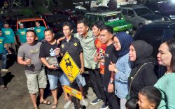 Bupati Bantaeng Sambut Komunitas Mobil Klasik Se Sulawesi di Pantai Marina