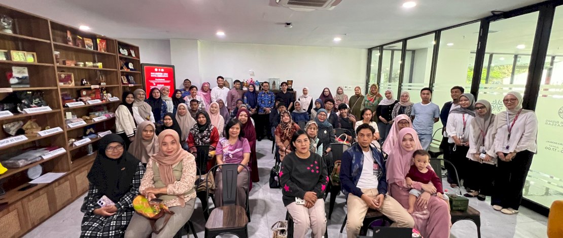 Berkolaborasi dengan brand ternama asal Jepang, UNIQLO, Pemkot Makassar melalui Dinas Koperasi dan UMKM menggelar kurasi produk UMKM Kriya, yang juga dikerjasamakan dengan Inkubator UMKM.