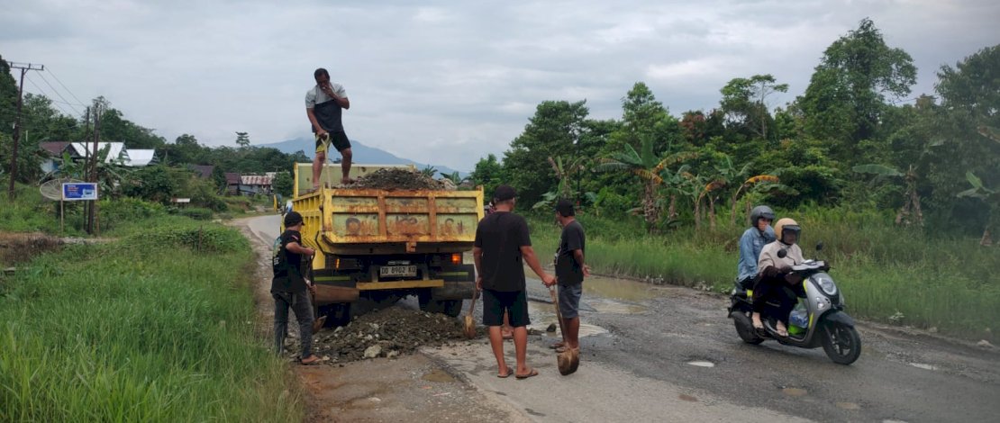 Pemerintah Kabupaten Luwu Timur sigap menindaklanjuti aduan masyarakat terkait kondisi ruas Jalan Tarengge&ndash;Batas Kota Malili, khususnya pada segmen Ussu&ndash;Batas Kota, meskipun ruas tersebut berstatus sebagai jalan nasional.