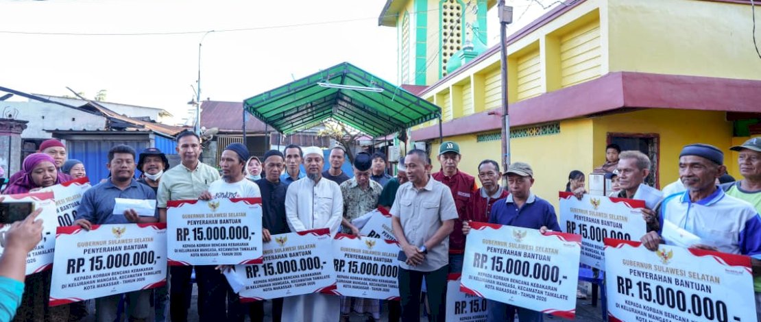 Gubernur Sulsel Salurkan Bantuan Sosial dan Rehabilitasi Rumah Korban Kebakaran Jalan Sultan Alauddin III