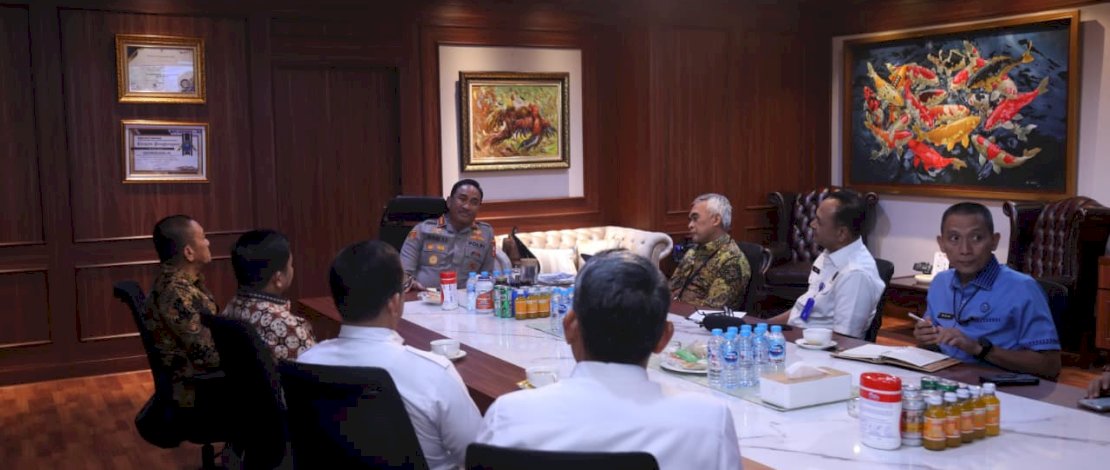 Bupati Luwu Timur, Irwan Bachri Syam, menemui Kepala Badan Narkotika Nasional (BNN) Republik Indonesia, Komisaris Jenderal Polisi Suyudi Ario Seto, di Ruang Kerja Kepala BNN RI, Jakarta Timur, Kamis, 18 Juni 2026.
