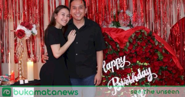 Kejutan Manis Ultah ke-34 Ayu Ting Ting: Bunga Raksasa dari Kevin Gusnadi dan Sinyal "Gas Halal"