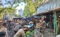 Penataan Fort Rotterdam Berjalan Damai, 19 PKL Pilih Bongkar Lapak Secara Mandiri