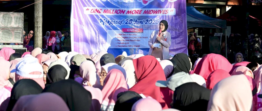 Wakil Wali Kota Makassar Lepas Peserta Jalan Sehat Peringati International Day of the Midwife dan HUT IBI ke-75