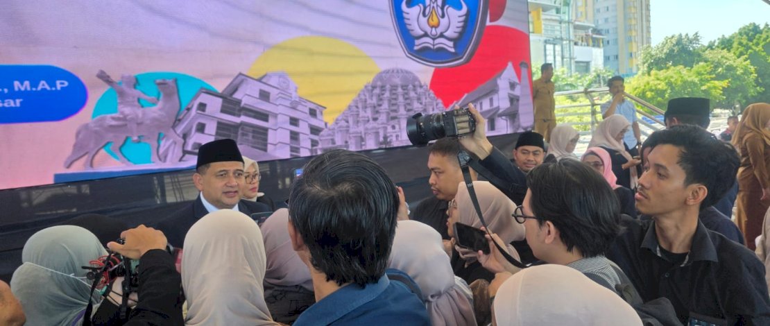 Wali Kota Makassar Munafri Arifuddin, bersama sejumlah awak media baru baru ini.