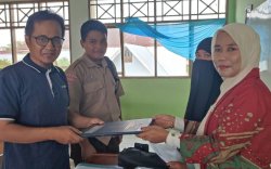 Sukseskan Imbauan Bupati, Sejumlah Pejabat Luwu Utara Kompak Ambil Rapor Anak di SMPN 4 Masamba