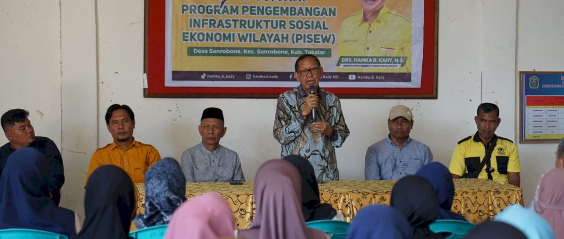 Anggota Komisi V DPR RI Hamka B Kady meresmikan pelaksanaan Program Pengembangan Infrastruktur Sosial Ekonomi Wilayah (PISEW) di Desa Pakkabba, Kecamatan Galesong Utara, Kabupaten Takalar.