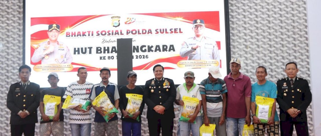 Memperingati Hari Bhayangkara ke-80, Polres Kepulauan Selayar menyalurkan bantuan sosial berupa beras Stabilisasi Pasokan Harga Pangan (SPHP) dan paket sembako kepada masyarakat kurang mampu.