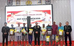 Hari Bhayangkara ke-80, Kapolres Selayar Bagikan Beras SPHP Gratis untuk Warga Kurang Mampu