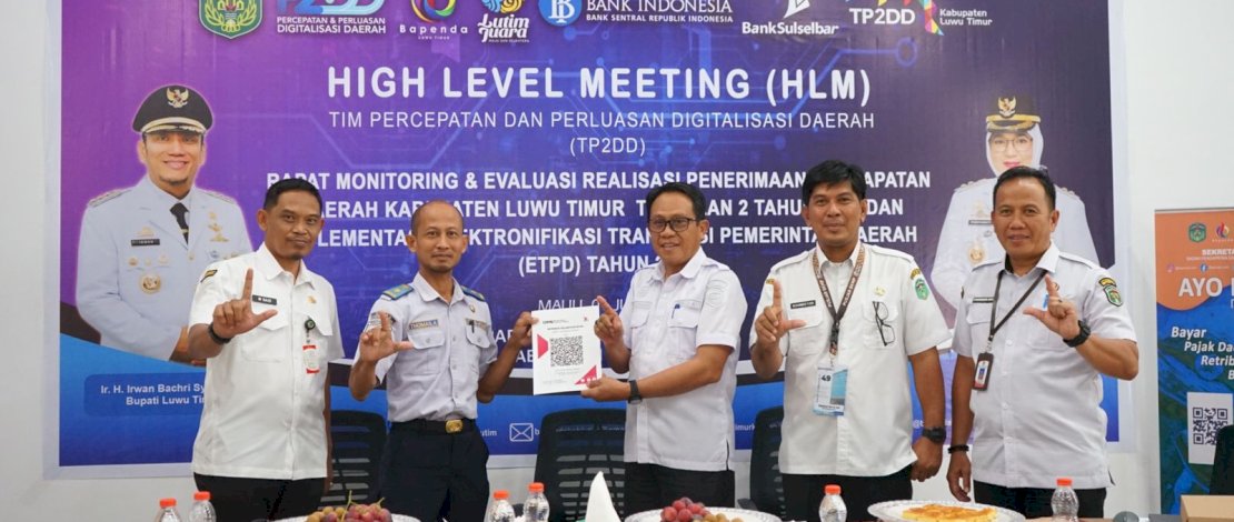 High Level Meeting (HLM) Tim Percepatan dan Perluasan Digitalisasi Daerah (TP2DD) yang dirangkaikan dengan Rapat Monitoring dan Evaluasi PAD Triwulan II Tahun 2026 di Aula Kantor Bapenda, Malili, Rabu, 1 Juli 2026.