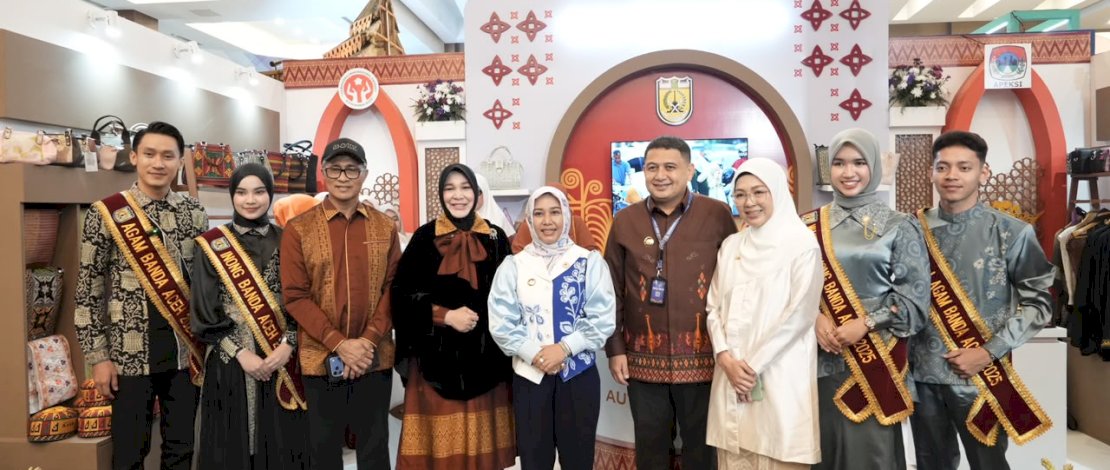 Karya dan inovasi Pemerintah Kota Makassar yang dipimpin Wali Kota Munafri Arifuddin,  kembali mencuri perhatian dalam ajang Indonesia City Expo (ICE), Pentas Seni, dan Bazar UMKM yang menjadi bagian dari rangkaian Rapat Kerja Nasional (Rakernas) XVIII APEKSI Tahun 2026 di Kota Medan, Sumatera Utara.