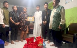 Gubernur Sulsel Salurkan Bantuan untuk Keluarga Bocah Korban Tenggelam di Pantai Depan Masjid 99 Kubah