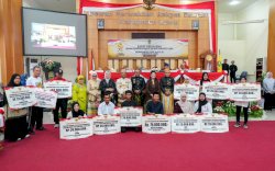 Hari Jadi Kabupaten Luwu ke-67, Gubernur Sulsel Serahkan Bantuan Keuangan Rp10 Miliar