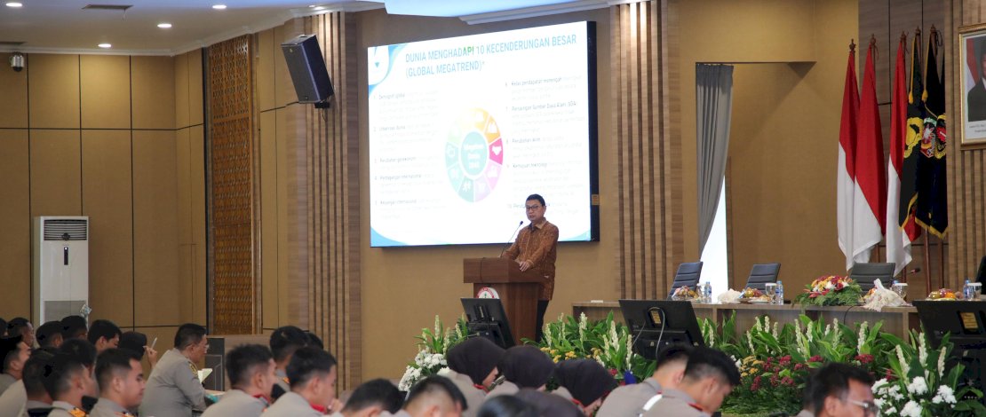 Di Hadapan Mahasiswa STIK Lemdiklat Polri, Taruna Ikrar Dorong Kepemimpinan Berbasis Neurosains
