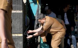 Wali Kota Appi Susuri Lorong di Wilayah Utara, Pastikan Air PDAM Mengalir ke Rumah Warga
