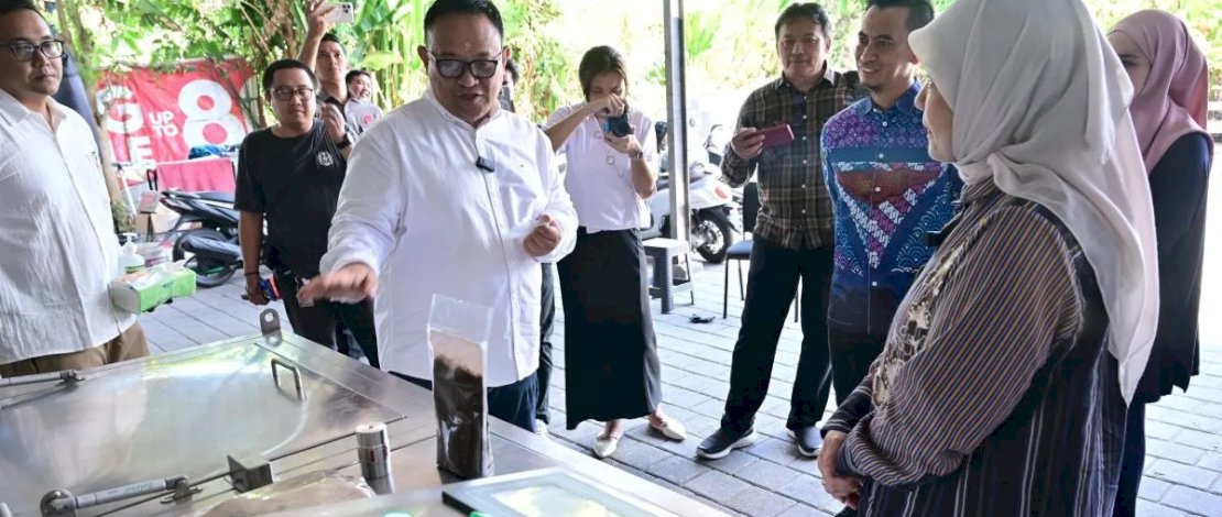 Wakil Wali Kota Makassar Aliyah Mustika Ilham saat berkunjung ke PT Enviro Mas Sejahtera, di Denpasar, Bali untuk melihat langsung teknologi pengelolaan sampah. -Humas Pemkot Makassar