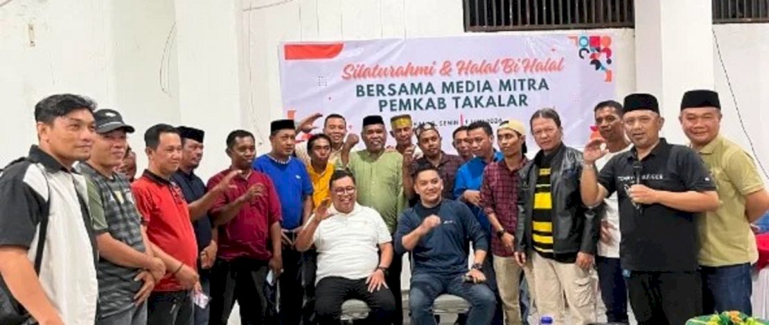 Sambil Main Domino, Daeng Manye Ajak Media Kompak Bangun Takalar