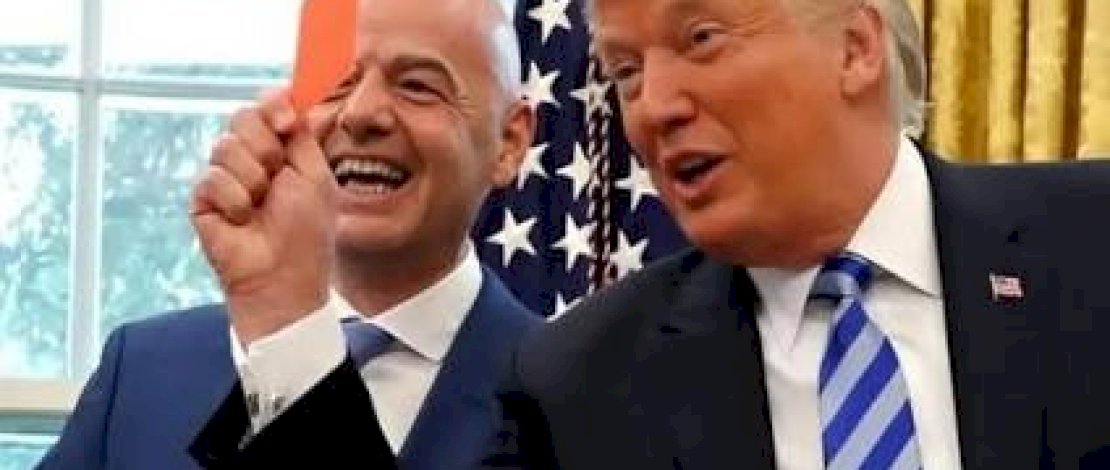 Gianni Infantino bersama Donal Trump