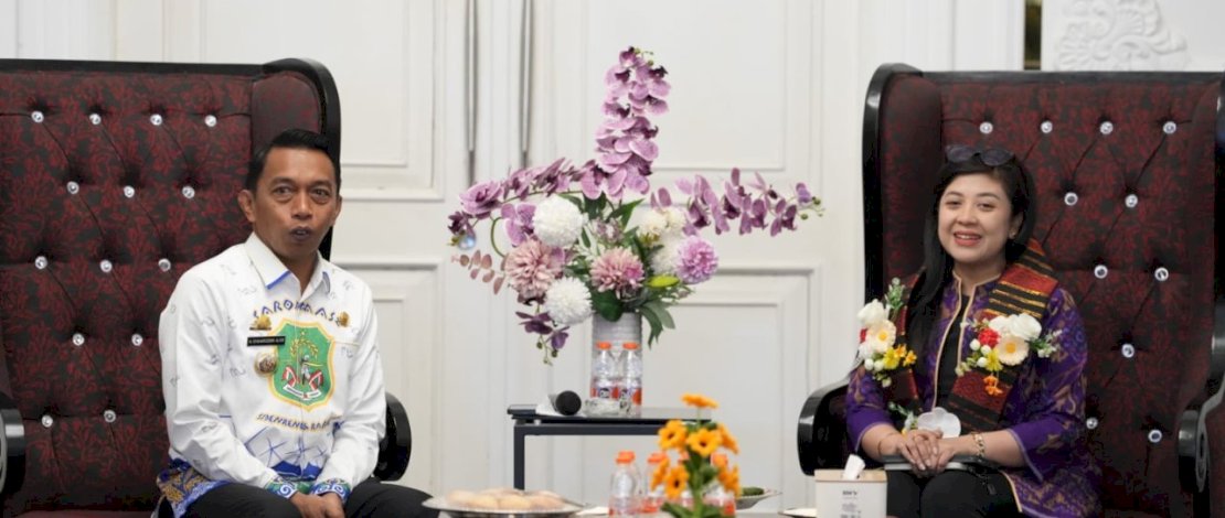 Direktur Pembangunan Indonesia Timur Kementerian Perencanaan Pembangunan Nasional (PPN)/Bappenas RI, Ika Retna Wulandary (Kanan)  saat melakukan kunjungan kerja ke Kabupaten Sidrap, Kamis (9/7/2026),
