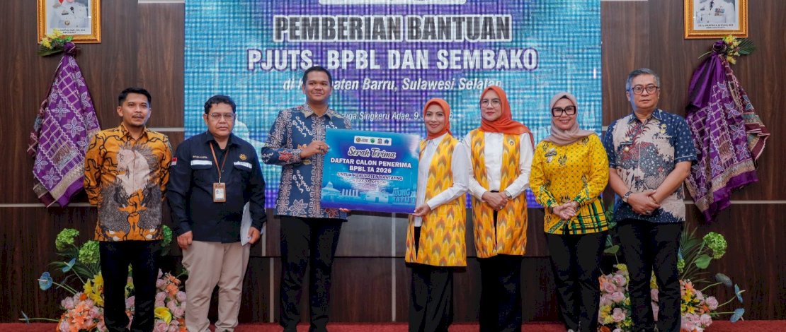 Bupati Bantaeng, Muh. Fathul Fauzy Nurdin hadir langsung sekaligus turut menyambut kedatangan Penasihat Dharma Wanita Persatuan (DWP) Kementerian Energi dan Sumber Daya Mineral (ESDM), Sri Suparni Bahlil, yang datang dalam rangka melakukan kunjungan kerja di Kabupaten Barru, Kamis, 9 Juli 2026.