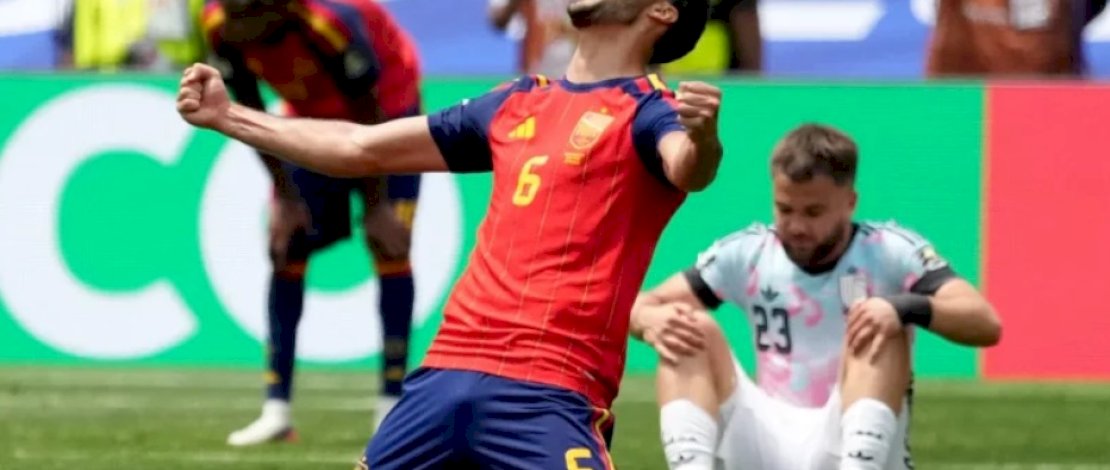 Mikel Merino merayakan gol penentunya yang membawa Spanyol mengalahkan Belgia dengan skor 2-1 ada laga perempat final Piala Dunia 2026 di Stadion SoFi, Inglewood, Amerika Serikat, Sabtu (11/7/2026) dini hari WIB. Foto: The Sporting News
