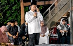 Tangis Andi Rahim Pecah di Takziah Mantan Bupati Arifin Junaidi: Beliau Betul-betul Orangtua Bagi Saya