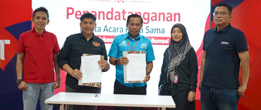 Telkomsel Dukung Tim Futsal SMAN 8 Makassar, Wujud Komitmen Majukan Prestasi Olahraga Pelajar
