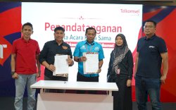 Telkomsel Dukung Tim Futsal SMAN 8 Makassar, Wujud Komitmen Majukan Prestasi Olahraga Pelajar