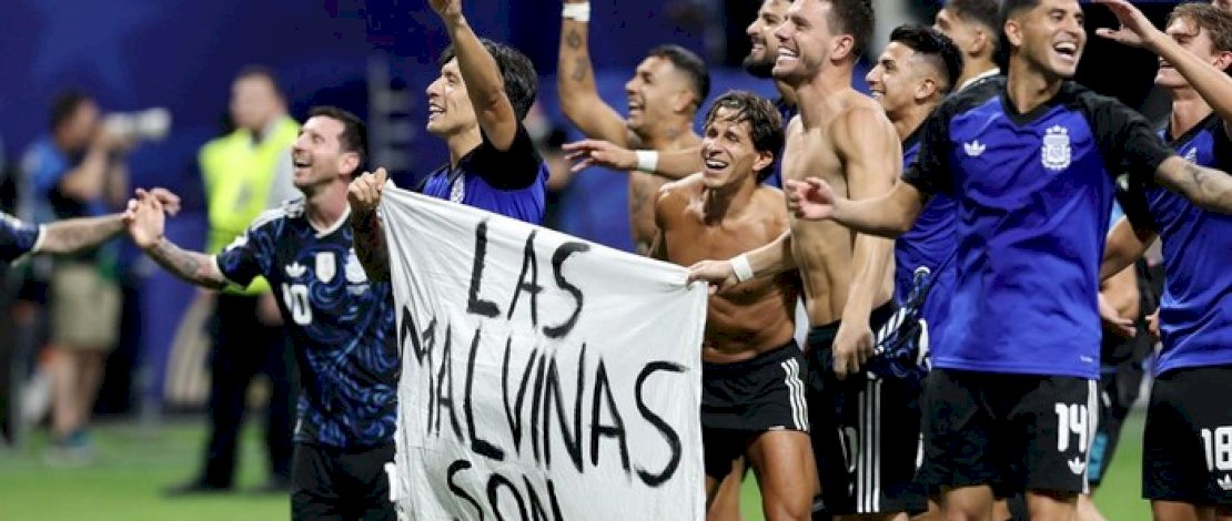 FIFA Didesak Selidiki Pemain Argentina yang Bentangkan Spanduk Malvinas