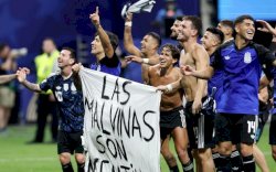 FIFA Didesak Selidiki Pemain Argentina yang Bentangkan Spanduk Malvinas