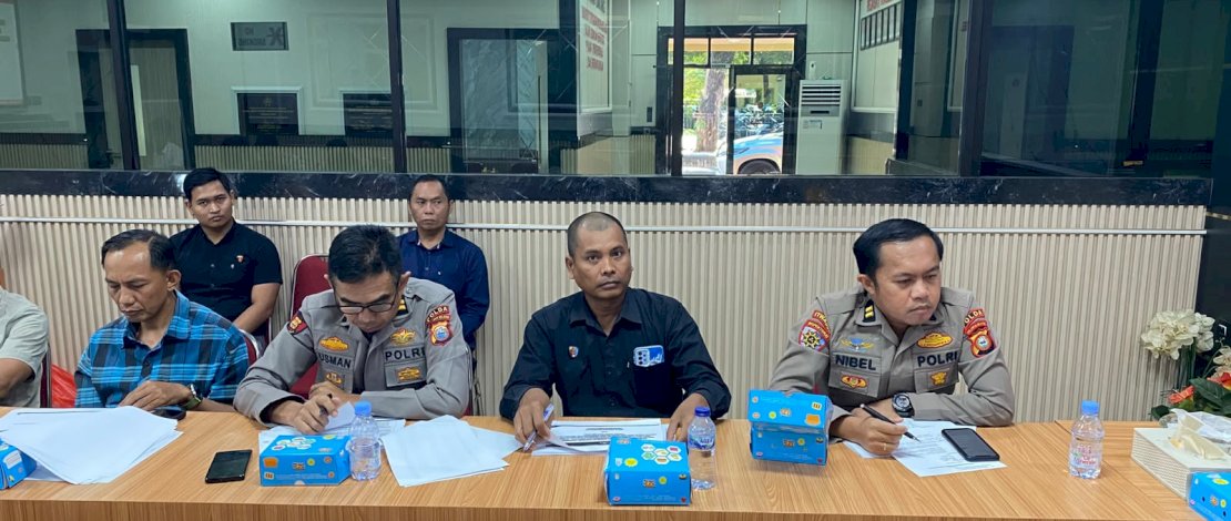 Satuan Reserse Kriminal (Satreskrim) Polres Kepulauan Selayar melalui Unit Tindak Pidana Korupsi (Tipidkor) resmi menetapkan seorang tersangka berinisial AR, dalam perkara dugaan tindak pidana korupsi penyalahgunaan angsuran, pelunasan, dan kredit tempilan atau topengan pada salah satu bank plat merah di Kabupaten Kepulauan Selayar periode 2022&ndash;2023.
