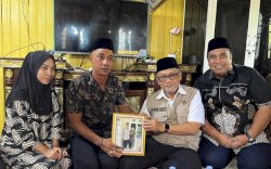 Menteri Haji Takziah ke Rumah Jemaah Maros yang Wafat di Tanah Suci, Tegaskan Negara Hadir untuk Keluarga Haji