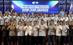 Bersama Bupati Maros, Ketua Koni Sulsel Darmawangsyah Muin Kukuhkan Pengurus KONI Kabupaten 