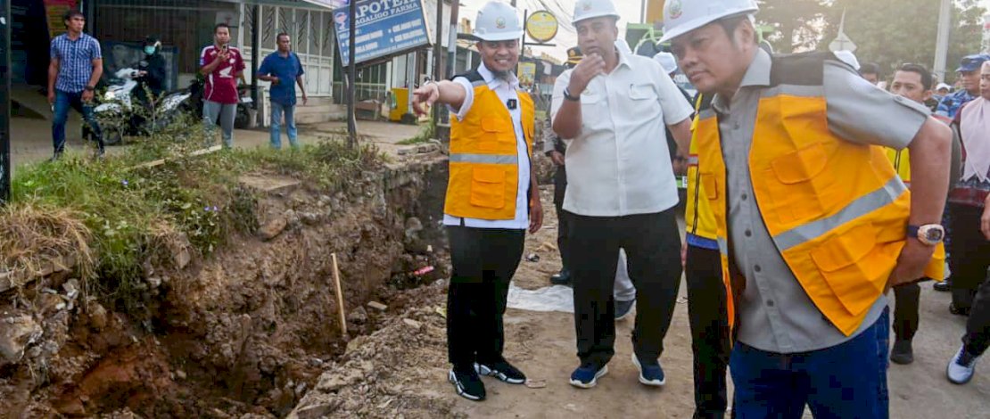 Keluhan Warga Terjawab, Gubernur Sulsel Mulai Bangun Permanen Jalan Strategis Moncongloe Senilai Rp239 Miliar