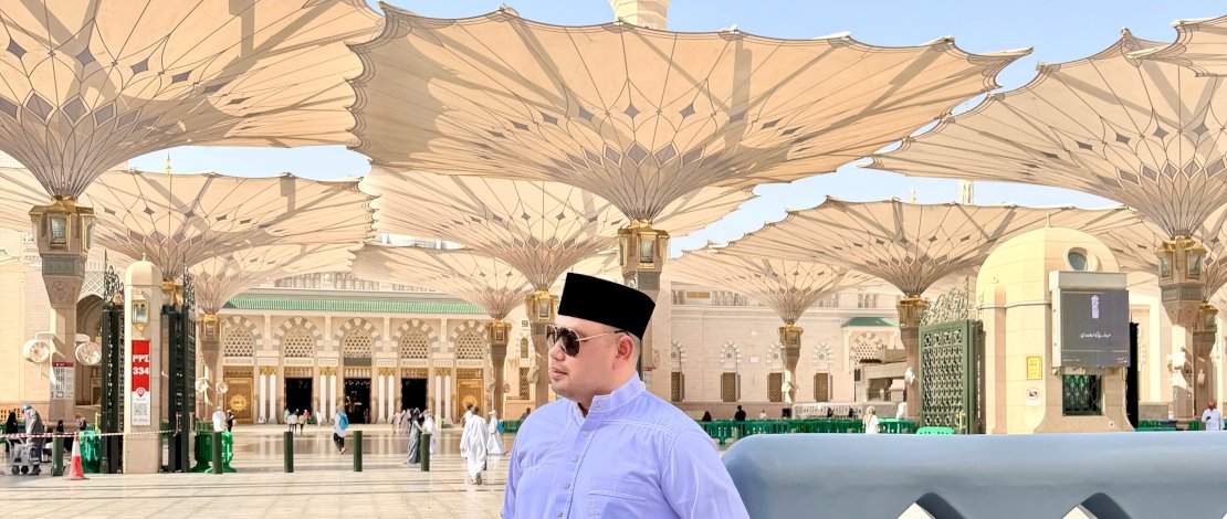 Komisaris Utama PT Queenza Bintang Nusantara, yang juga merupakan politisi Partai Persatuan Pembangunan (PPP), H Hardiman J Saing Rewa SE MM, tengah menunaikan ibadah umroh. Untuk perjalanan spiritualnya ini, ia mempercayakan pada Humairoh Travel dan Haji Makassar.